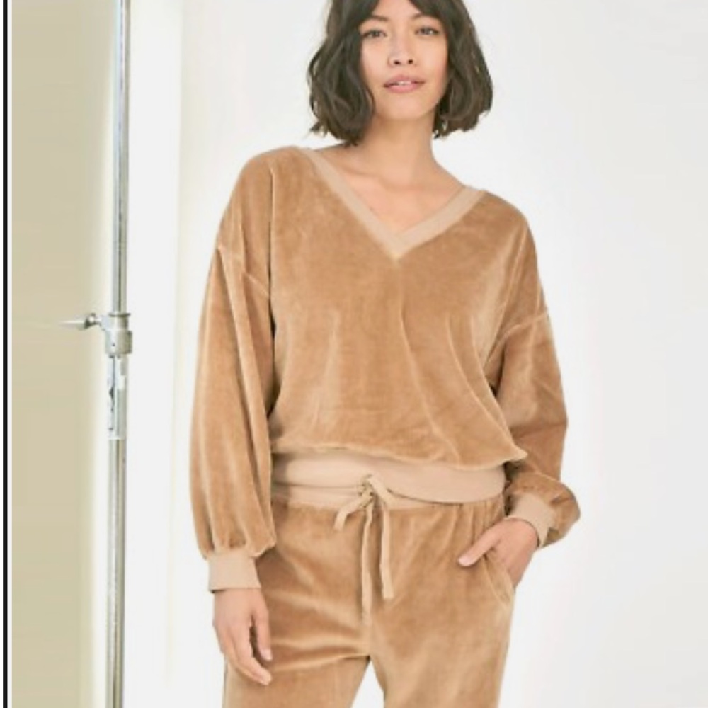 AMO velour sweatshirt